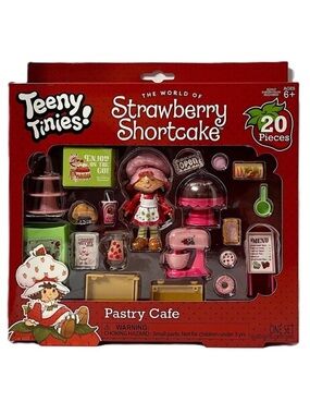 Teeny Tinies Strawberry Shortcakes Teeny Pastry Cafe Playset 20 Pieces 6+ NIB